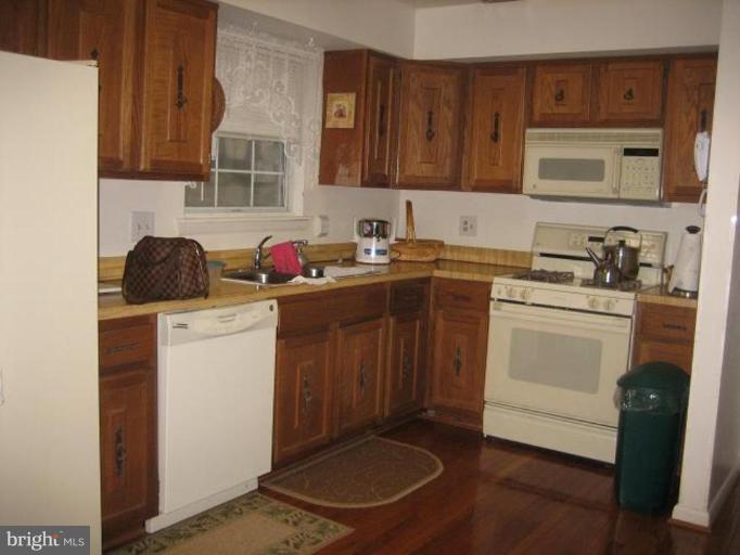 4784 Kelly Road Woodbridge, VA 22193 - Photo 3 of 6 Kitchen