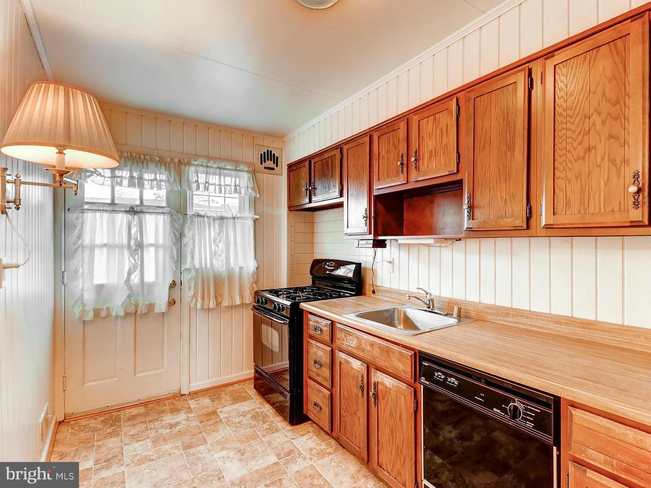 8321 Wyton Road Baltimore, MD 21286 - Photo 4 of 30 Kitchen