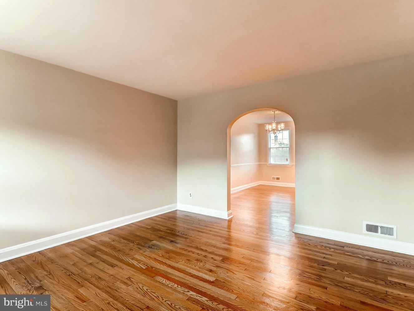 8321 Wyton Road Baltimore, MD 21286 - Photo 5 of 30 Living Room