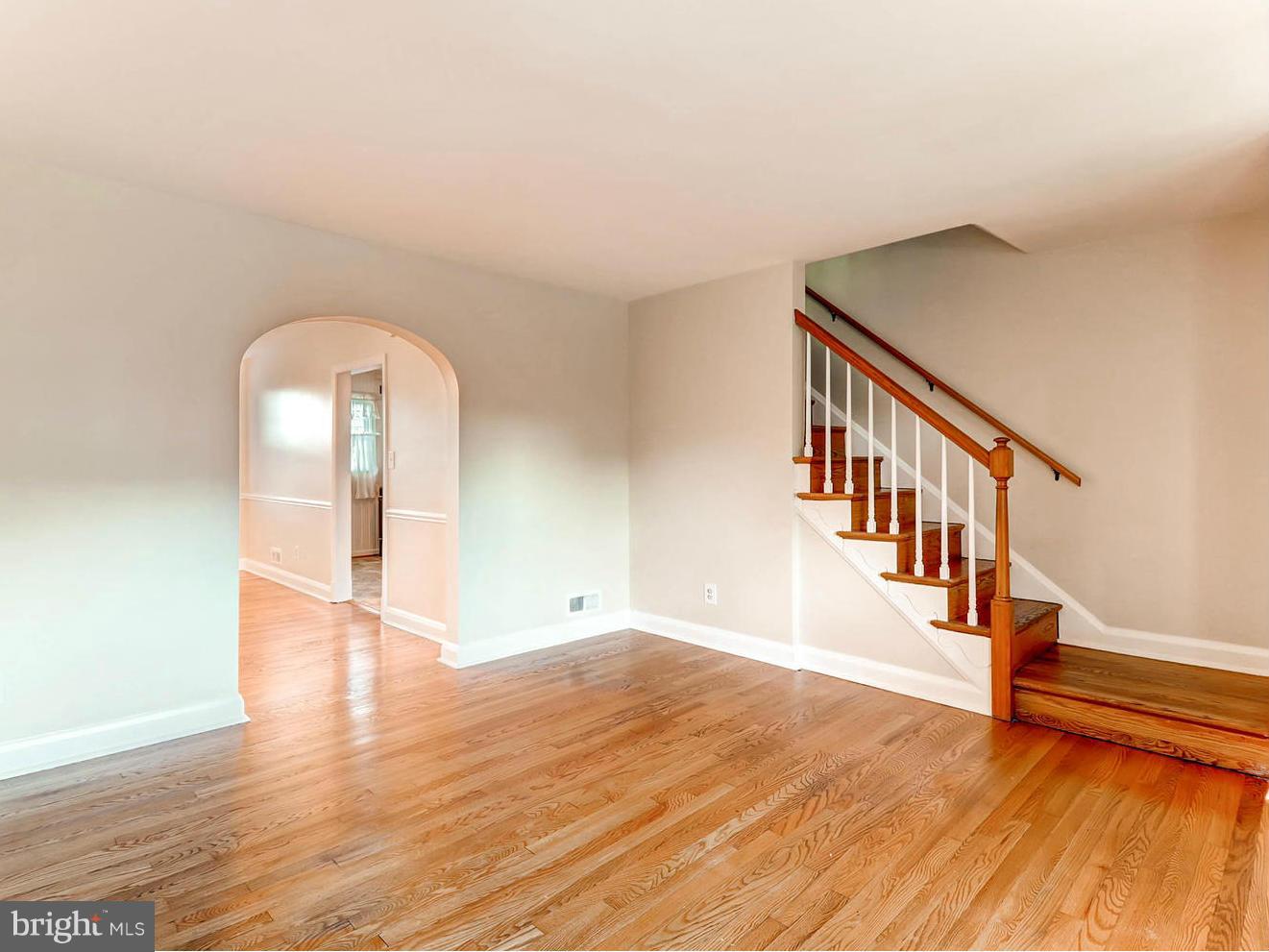 8321 Wyton Road Baltimore, MD 21286 - Photo 7 of 30 Living Room