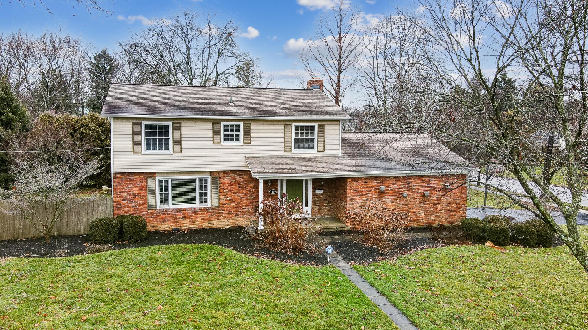 1200 Windham Road Columbus, OH 43220 - Photo 5 of 84 001