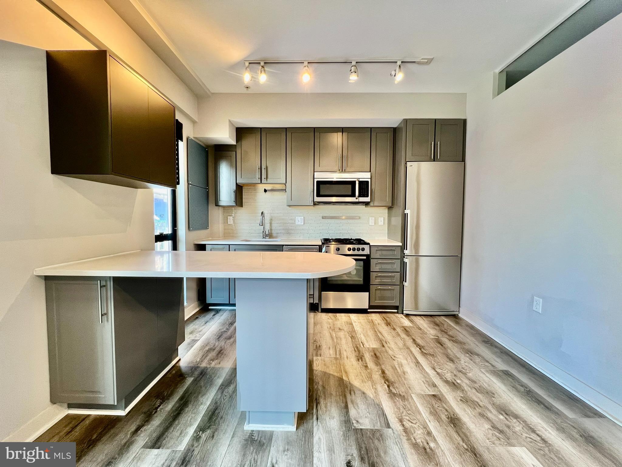 1320 Fenwick Lane, Unit 808 Silver Spring, MD 20910 - Photo 7 of 29 Kitchen & breakfast area