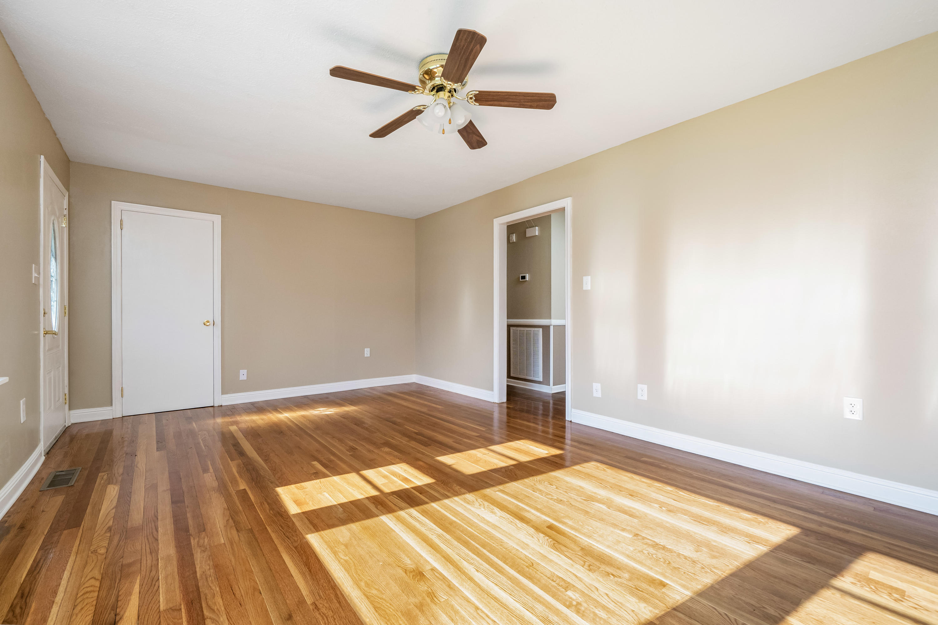 391 Oak Grove Road Gray, TN 37615 - Photo 2 of 50 391 Oak Grove Road (25 of 50)