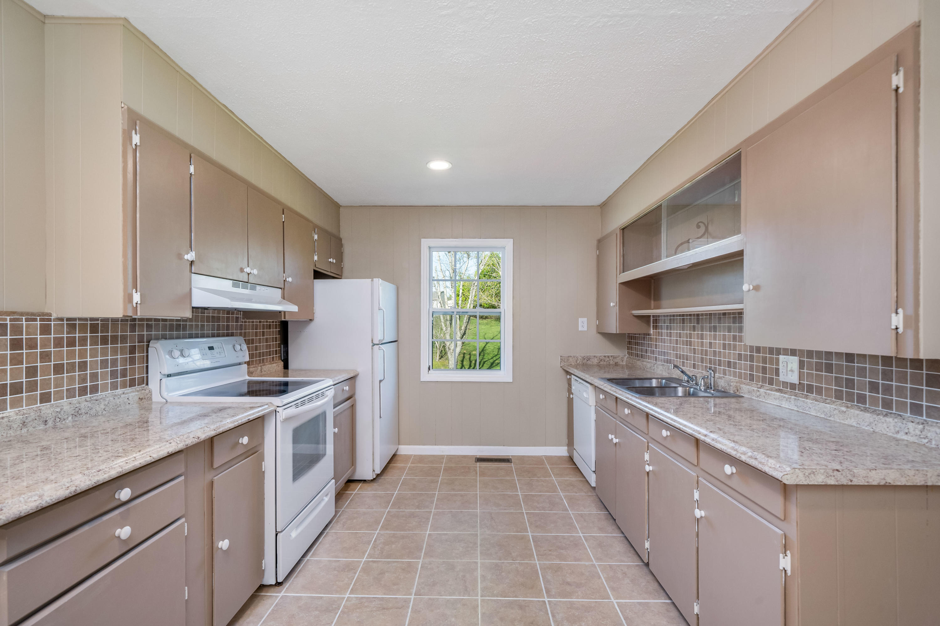 391 Oak Grove Road Gray, TN 37615 - Photo 3 of 50 391 Oak Grove Road (26 of 50)