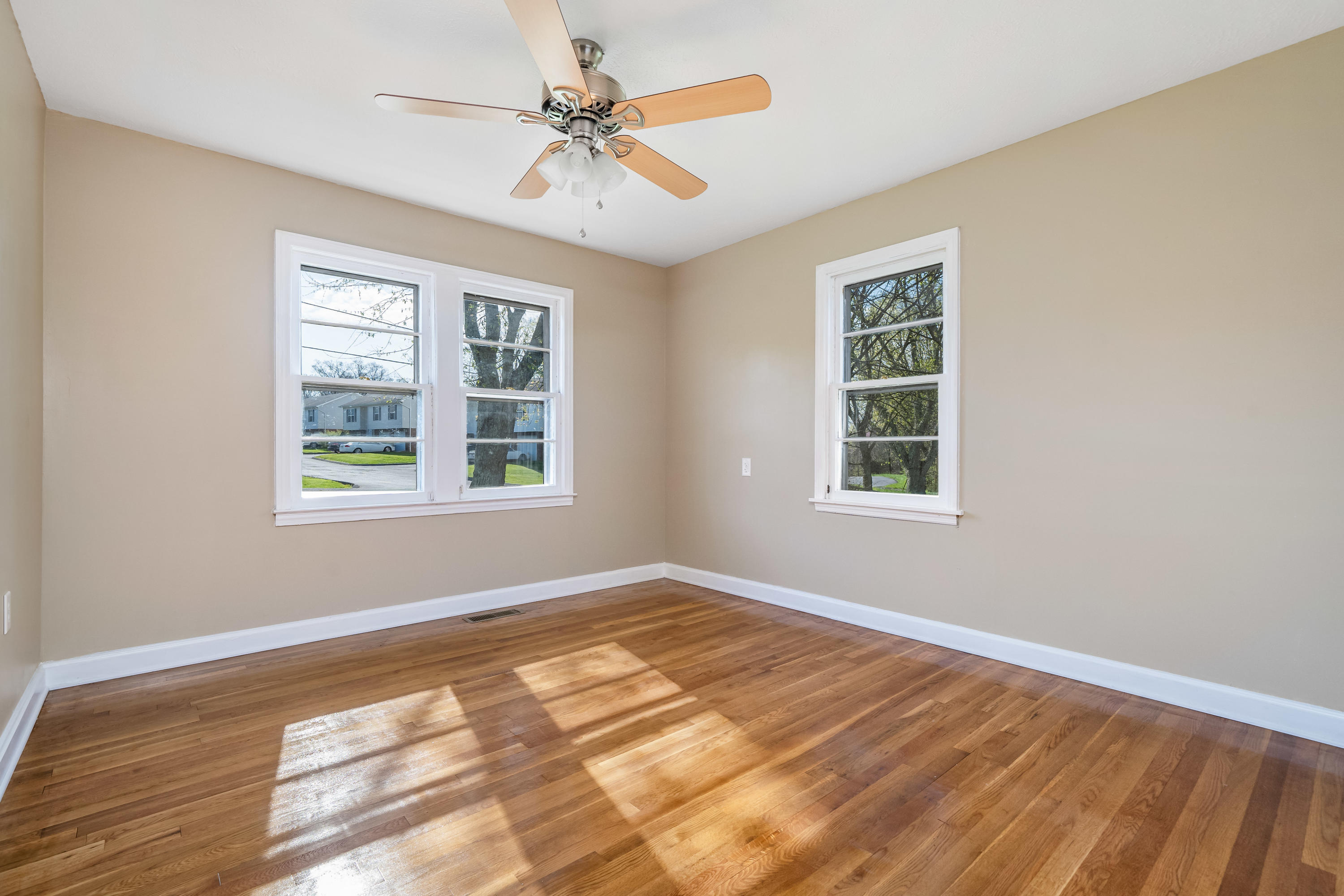 391 Oak Grove Road Gray, TN 37615 - Photo 5 of 50 391 Oak Grove Road (34 of 50)