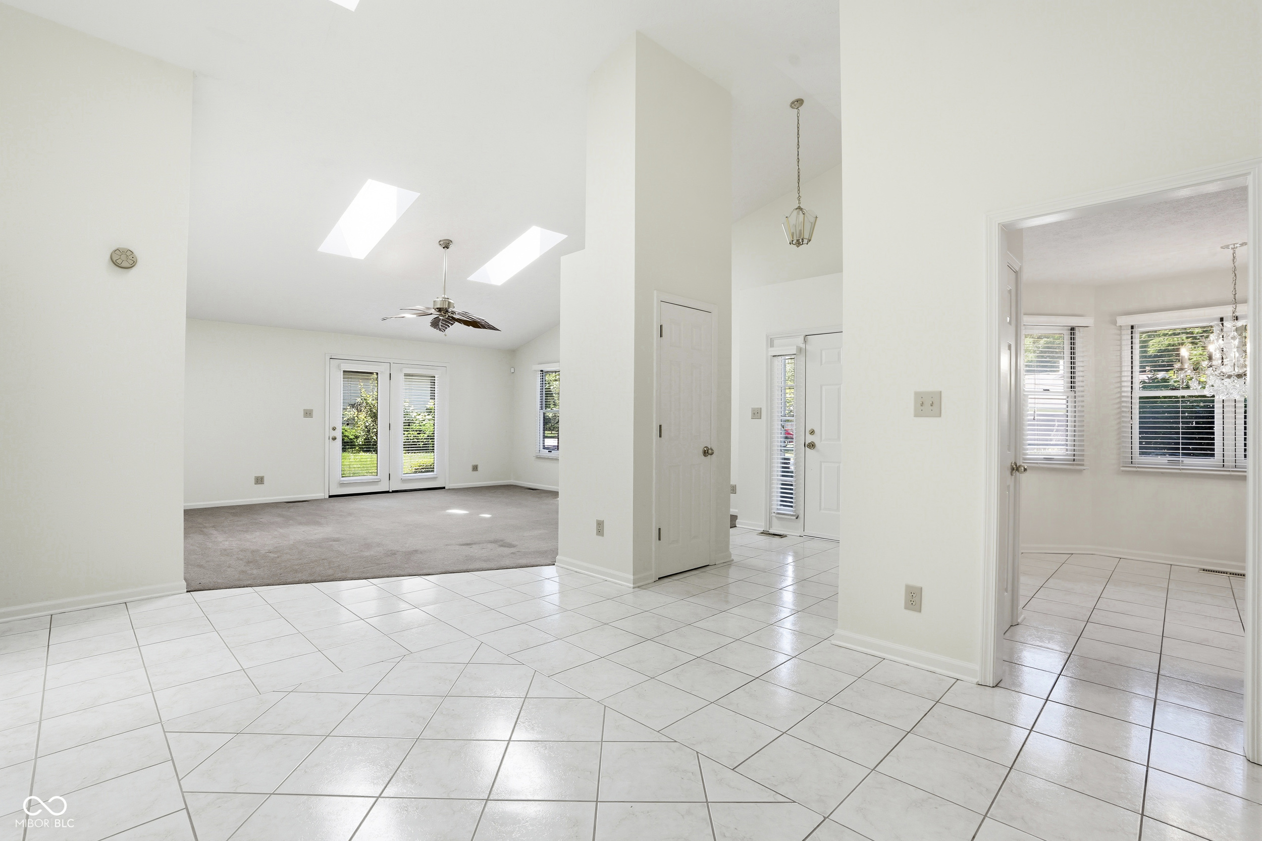 5201 Greenwillow Road Indianapolis, IN 46226 - Photo 13 of 31