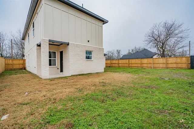 $339,500 | 204 Crenshaw Street, Terrell, TX 75160