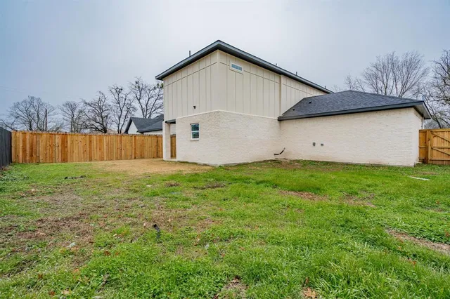 $339,500 | 204 Crenshaw Street, Terrell, TX 75160