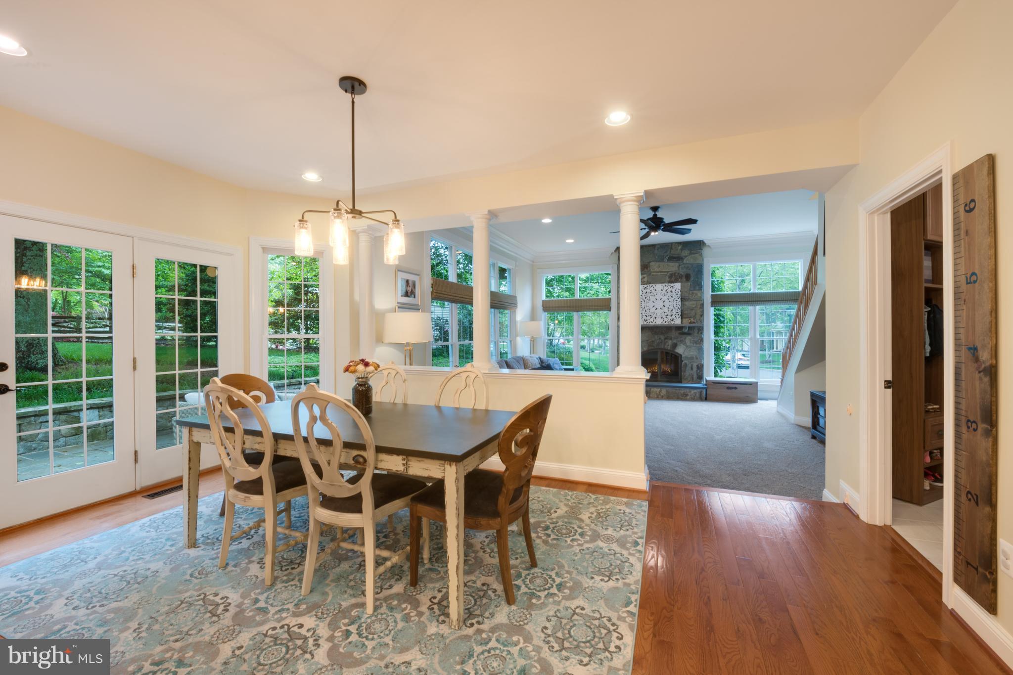 Breakfast nook connects kitchen/fam rm.
