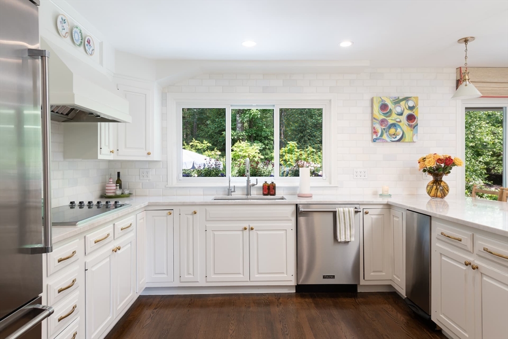 130 Hickory Road Weston, MA 02493 - Photo 11 of 42