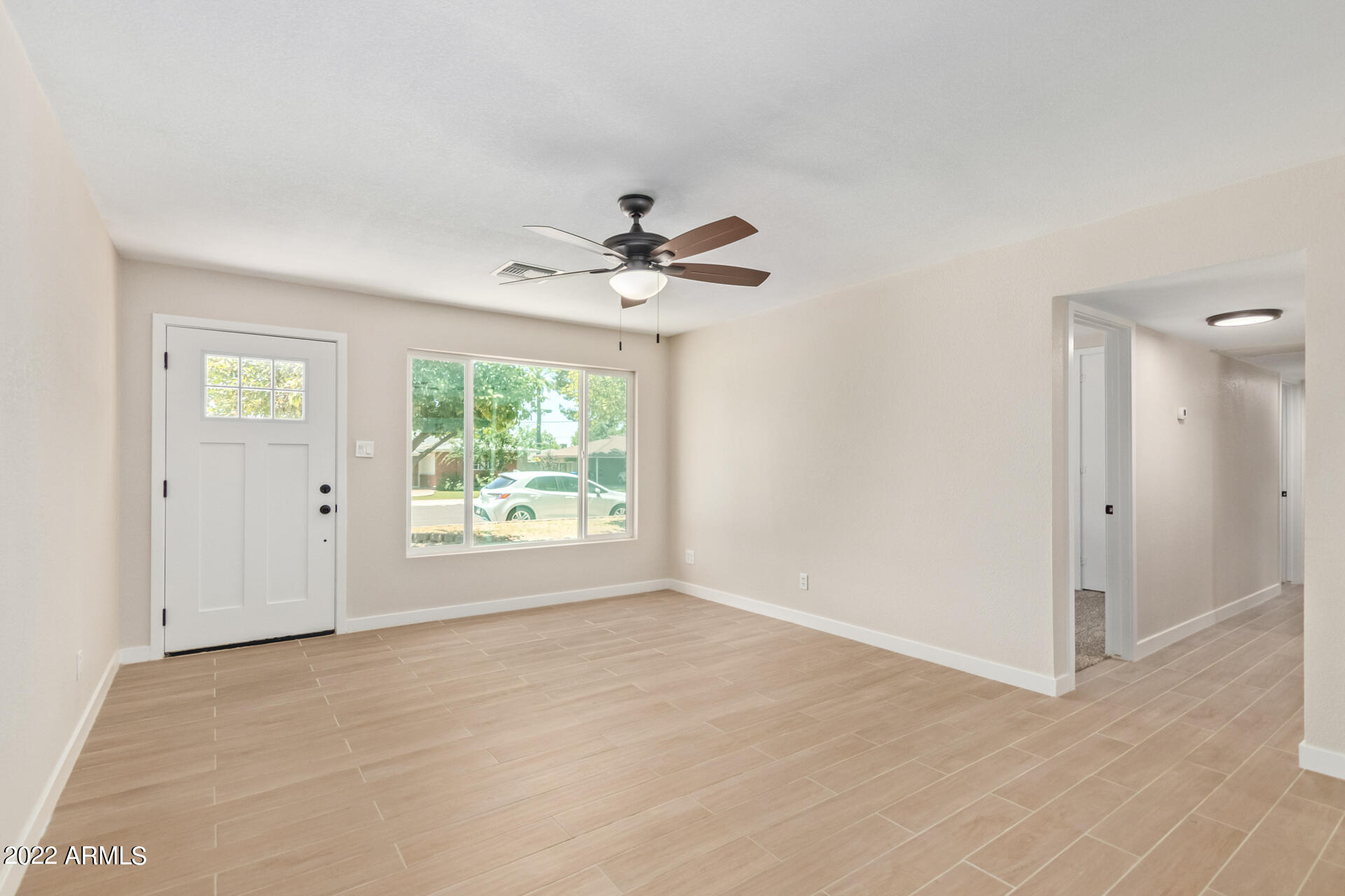 414 East Griswold Road Phoenix, AZ 85020 - Photo 4 of 16 05 - Griswold