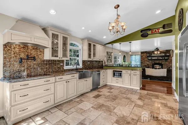 $750,000 | 41 South Avenue, Atlantic Highlands, NJ 07716