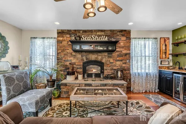 $750,000 | 41 South Avenue, Atlantic Highlands, NJ 07716