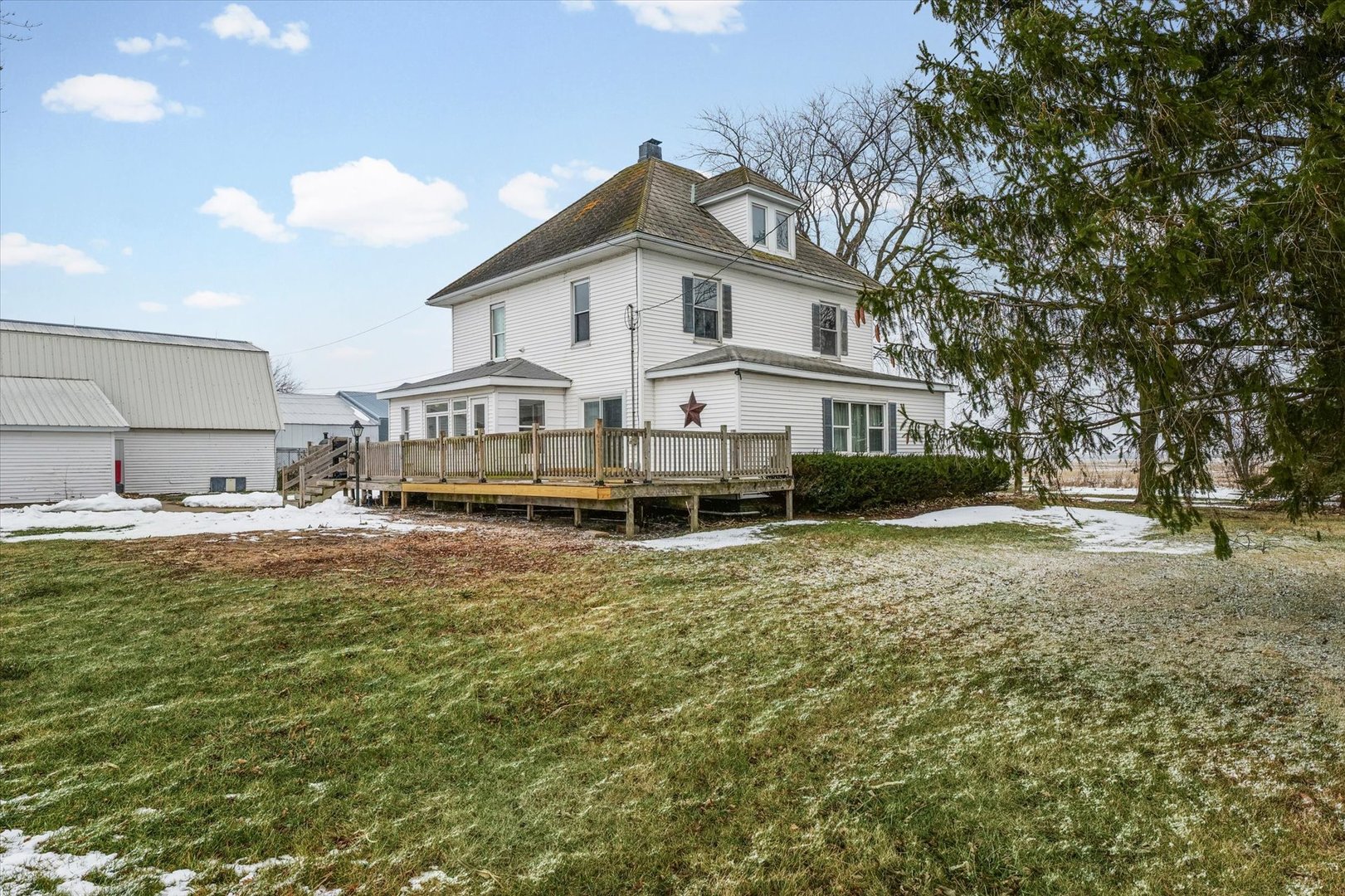1636 East 1500 North Road Roberts, IL 60962 - Photo 4 of 49 a view of a house with swimming pool and sitting area