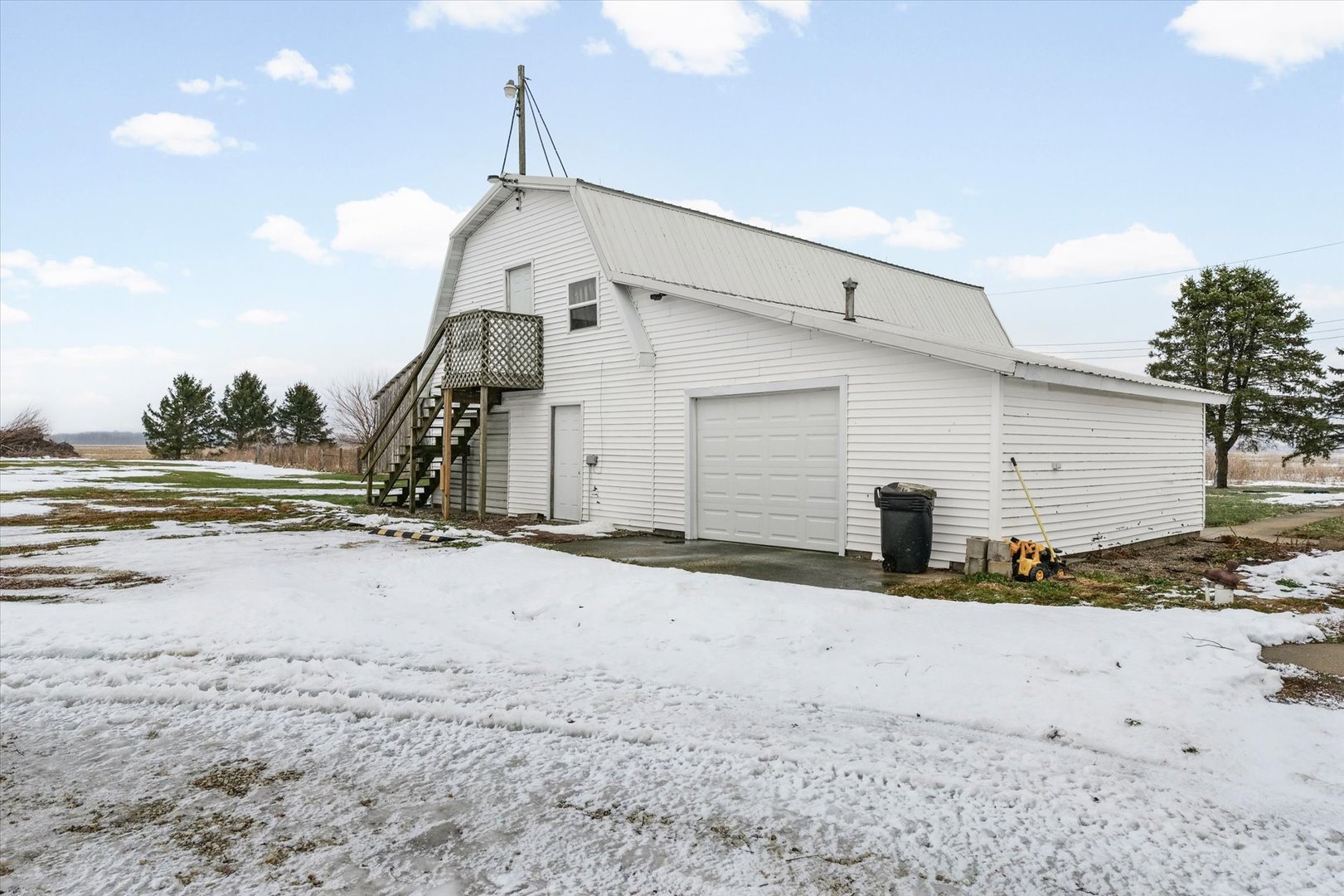 1636 East 1500 North Road Roberts, IL 60962 - Photo 42 of 49 a view of a house with a snow