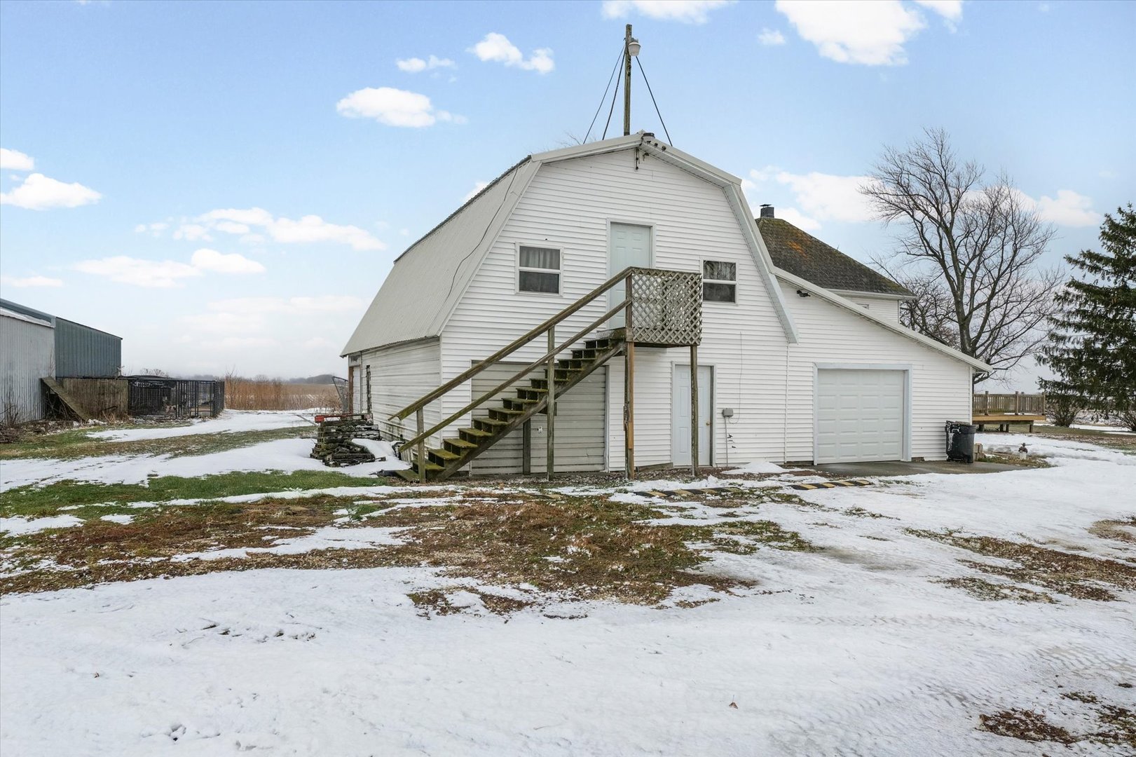 1636 East 1500 North Road Roberts, IL 60962 - Photo 43 of 49 a view of a house with a park