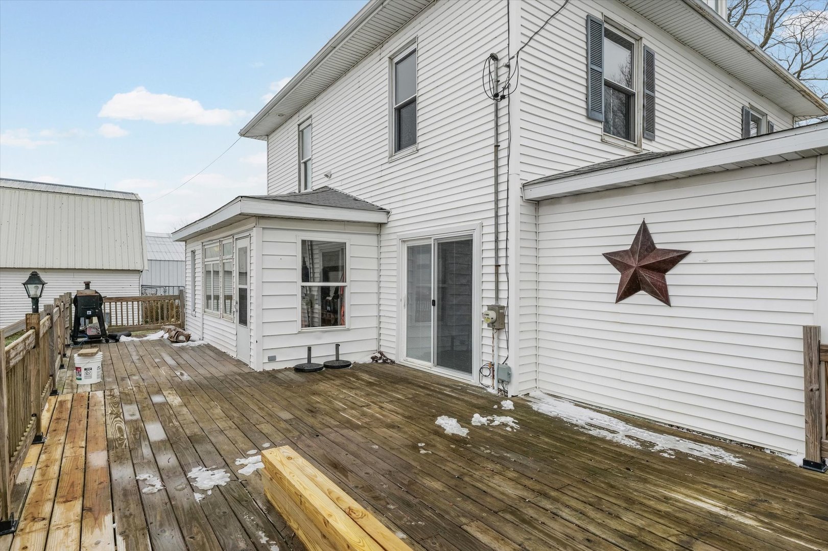 1636 East 1500 North Road Roberts, IL 60962 - Photo 5 of 49 a view of a house with a patio