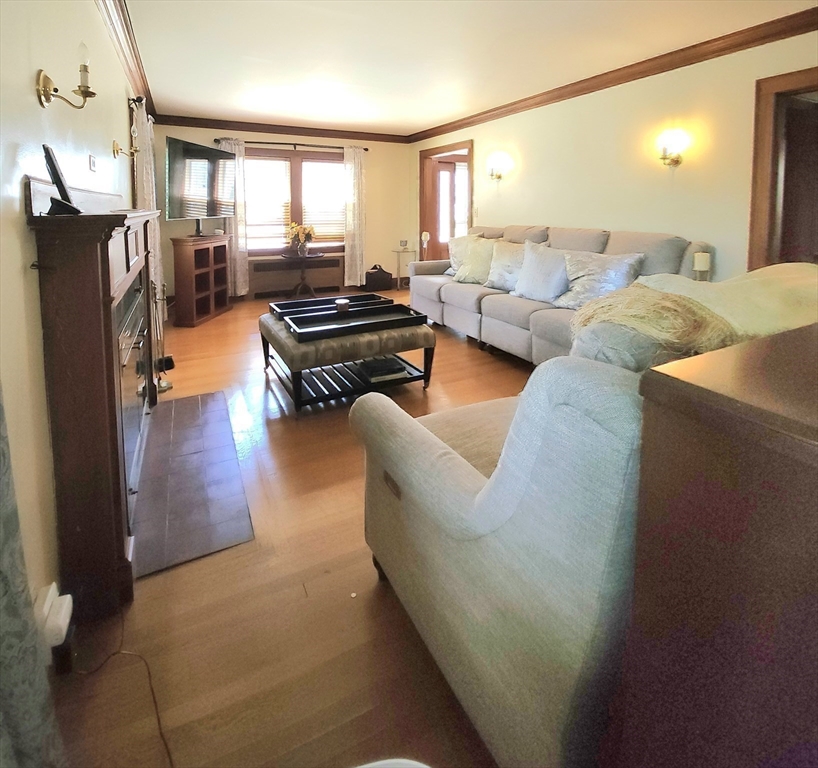 96 Brook Road Milton, MA 02186 - Photo 9 of 34