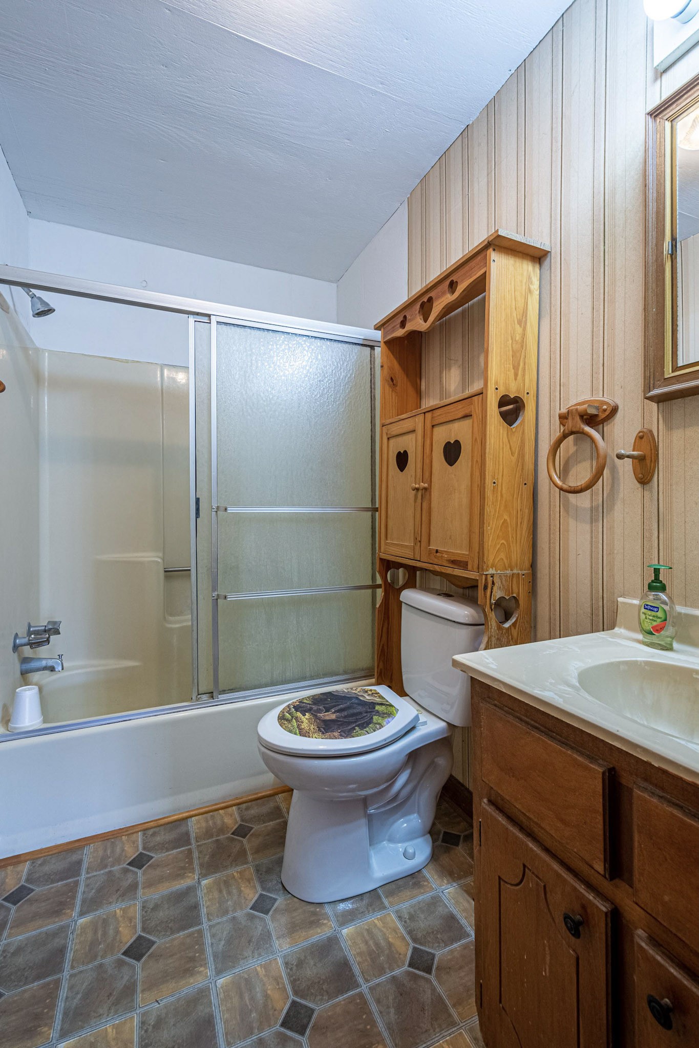 2688 Tackets Branch Road Prospect, TN 38477 - Photo 22 of 41 a bathroom with a sink toilet and shower