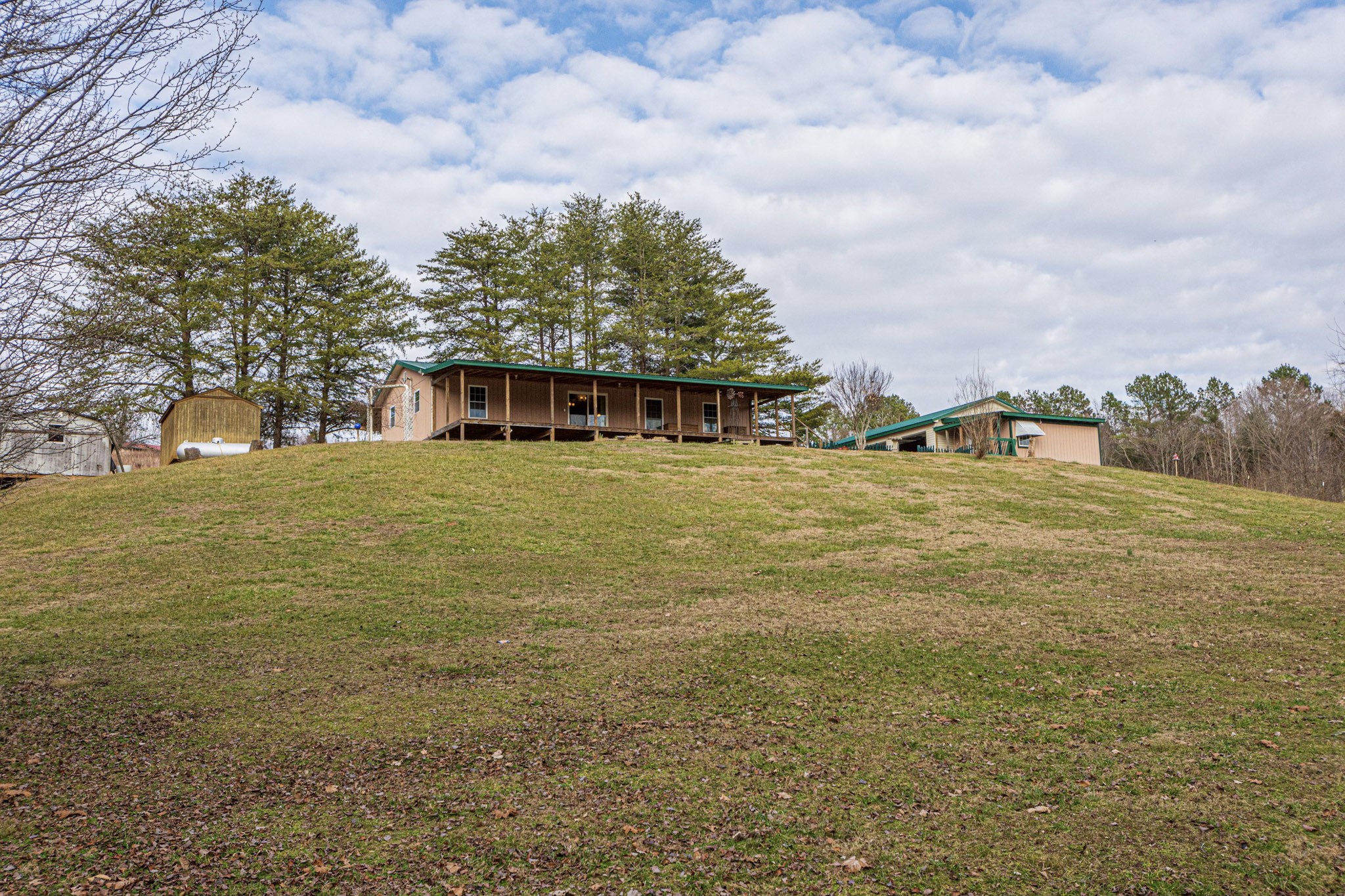 2688 Tackets Branch Road Prospect, TN 38477 - Photo 40 of 41 a view of an ocean with a building in the background