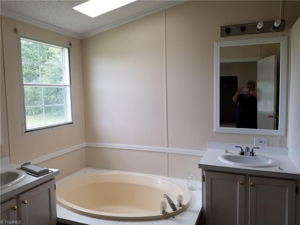 2164 Mountain View Road King, NC 27021 - Photo 8 of 18