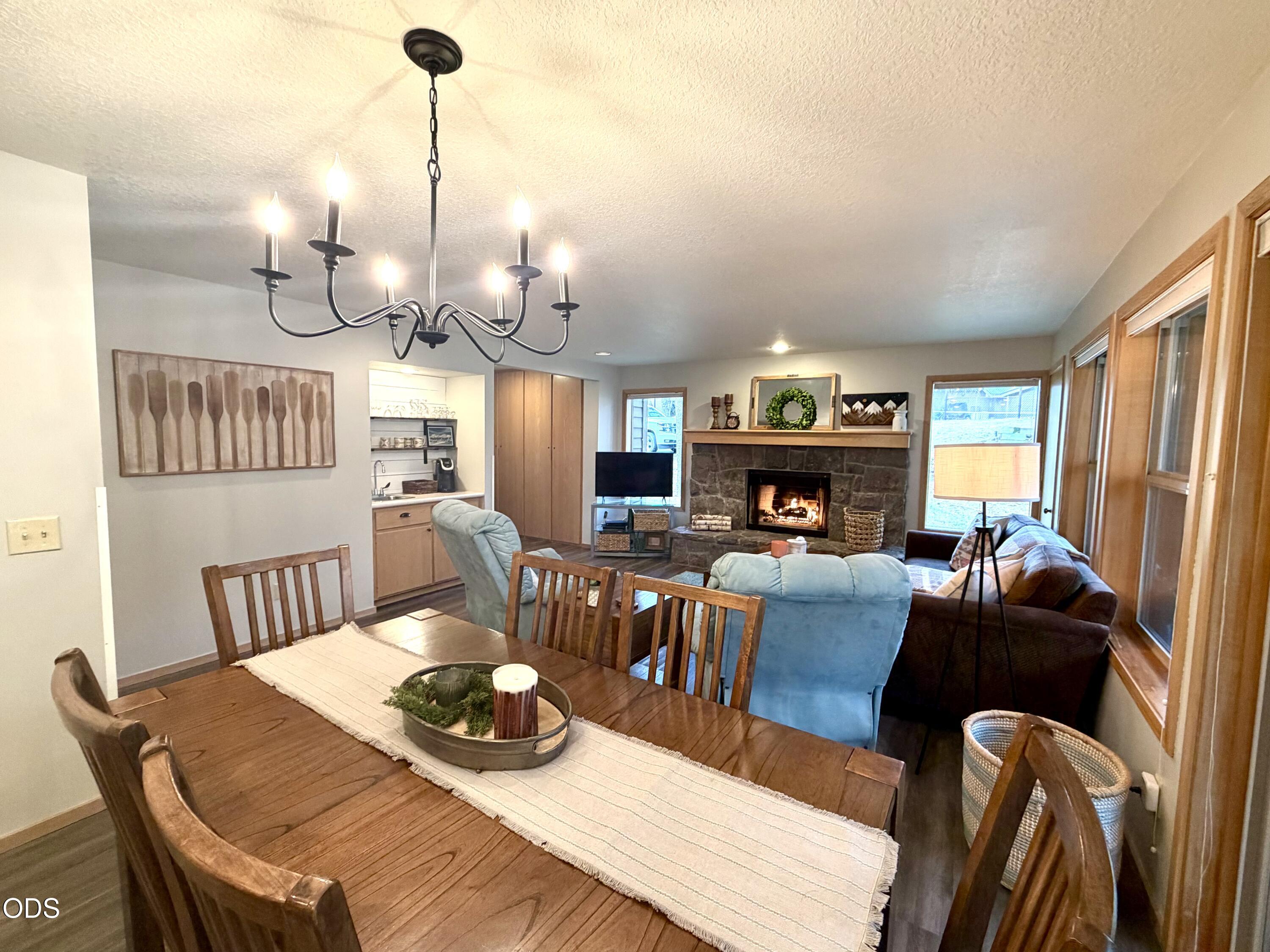 57340 Beaver Ridge Loop, Unit 17 Sunriver, OR 97707 - Photo 4 of 15