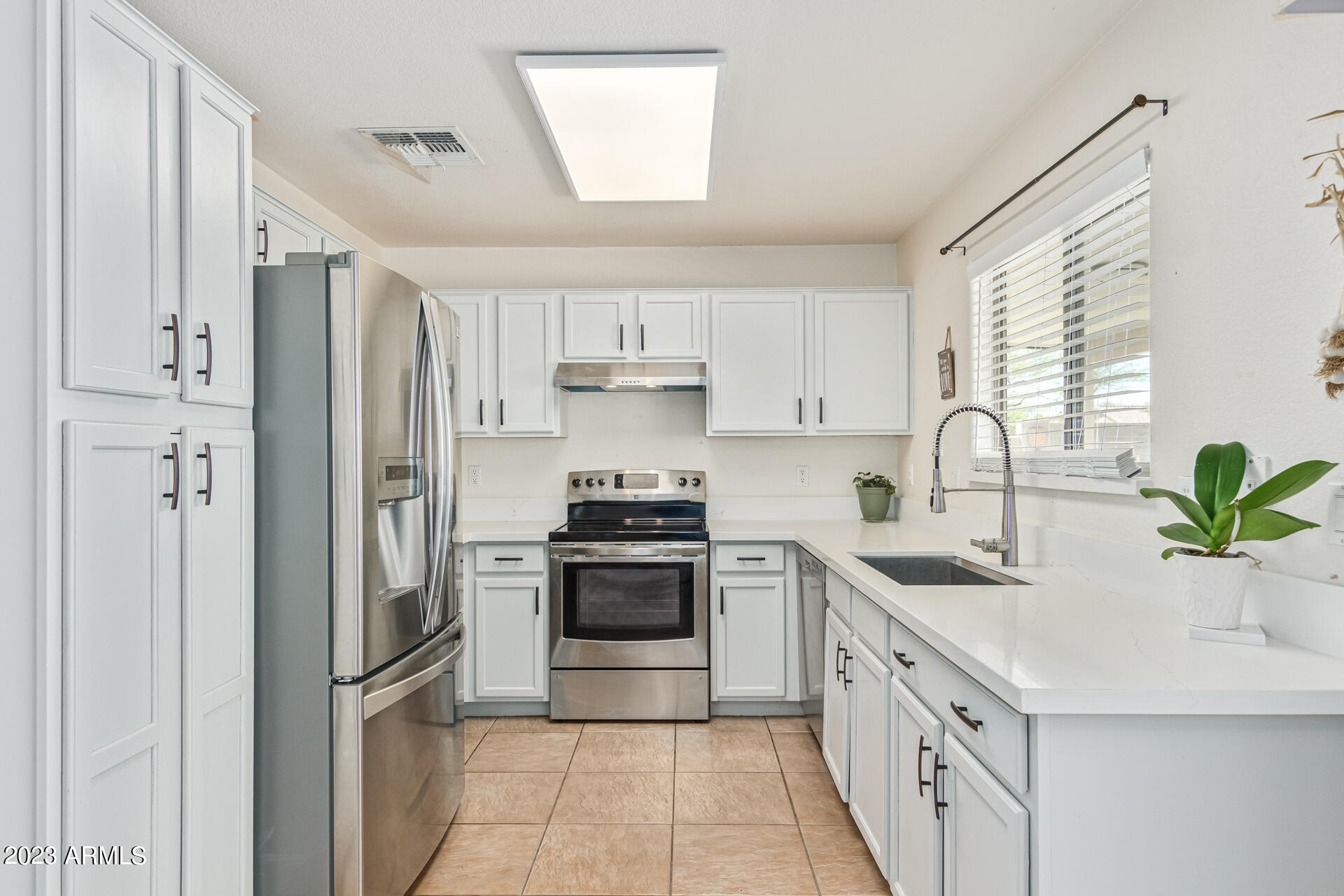 17564 West Calavar Road Surprise, AZ 85388 - Photo 11 of 31 0011-11 - Calavar
