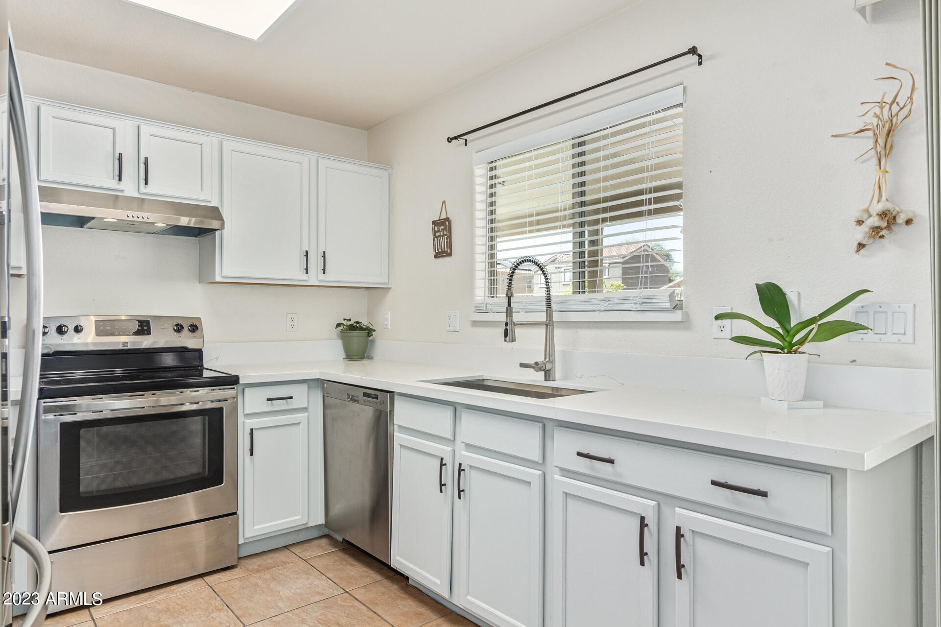 17564 West Calavar Road Surprise, AZ 85388 - Photo 12 of 31 0012-12 - Calavar