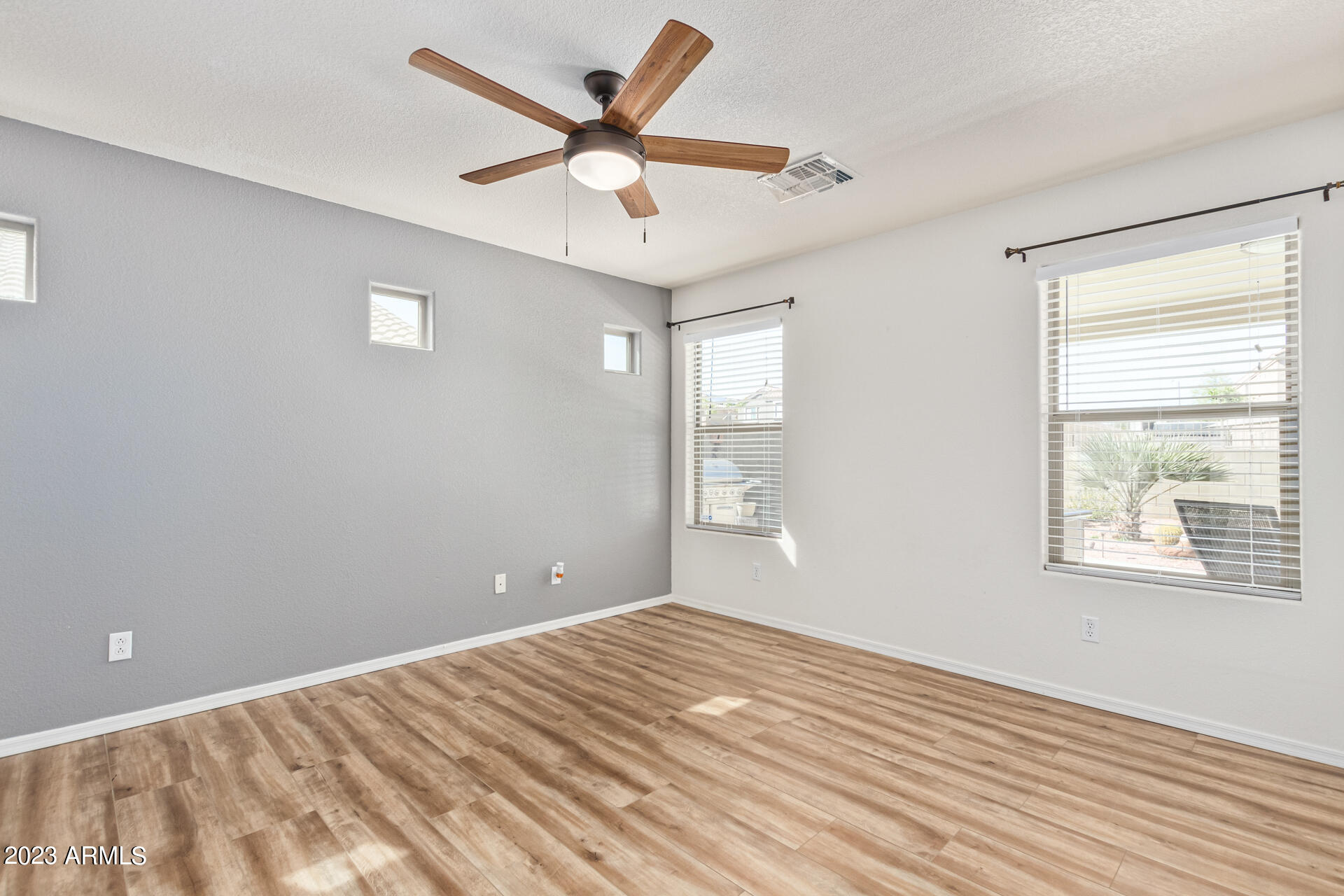 17564 West Calavar Road Surprise, AZ 85388 - Photo 13 of 31 0013-13 - Calavar