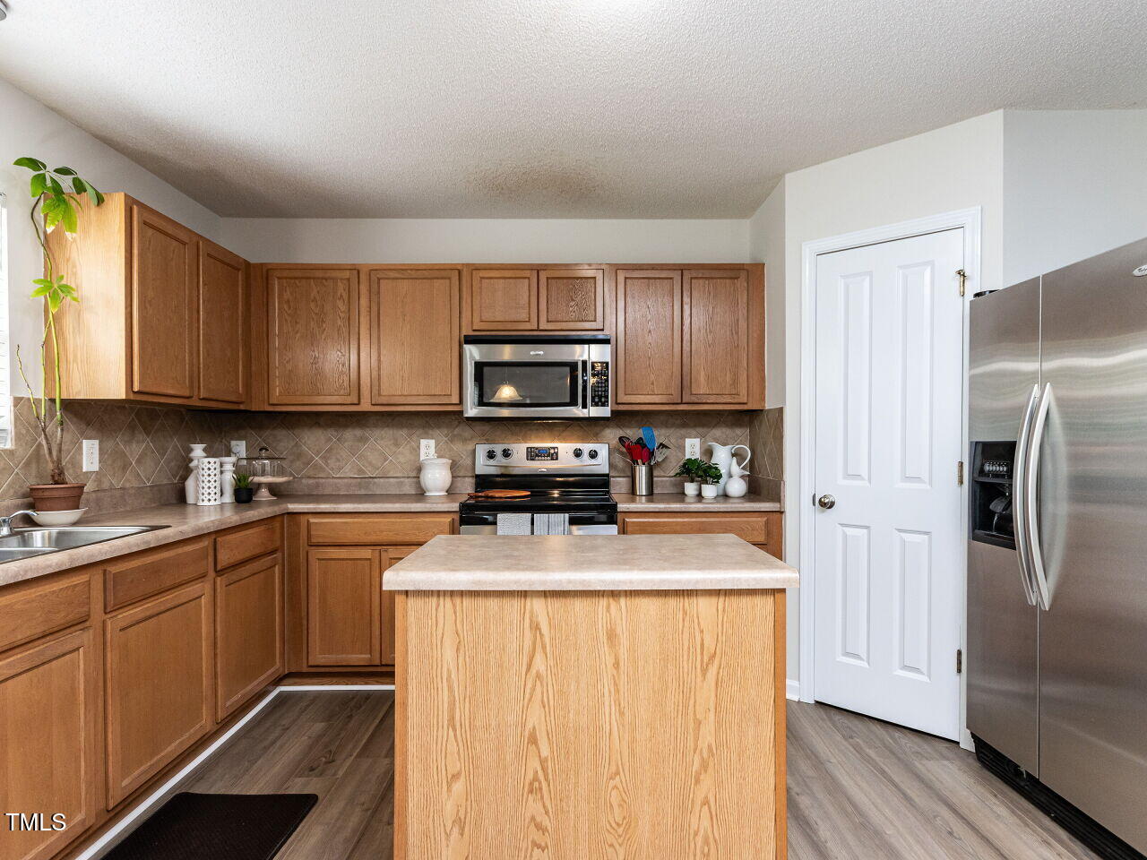 4234 Offshore Drive Raleigh, NC 27610 - Photo 10 of 31 011-1280x960-kitchen