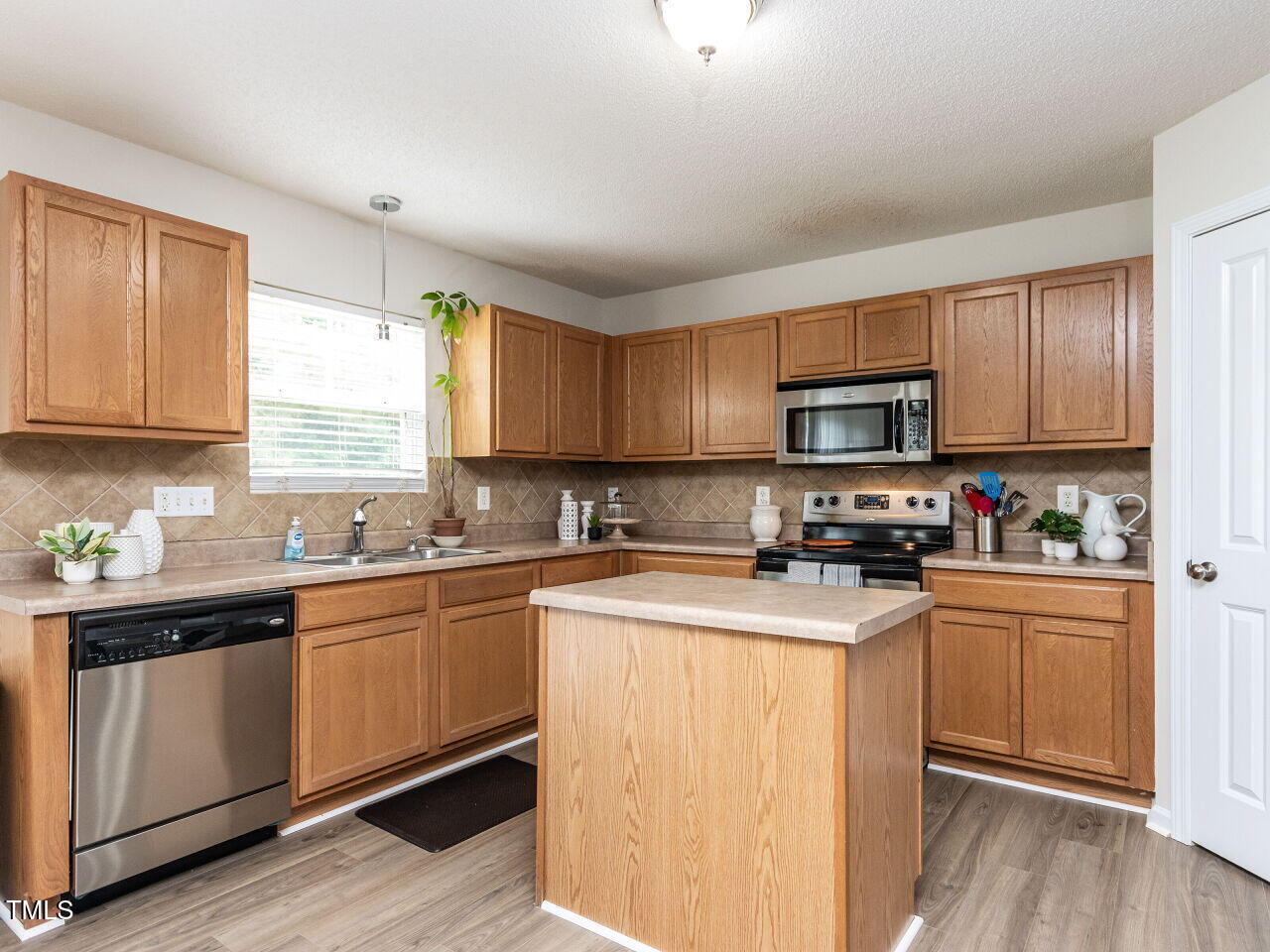 4234 Offshore Drive Raleigh, NC 27610 - Photo 9 of 31 010-1280x960-kitchen