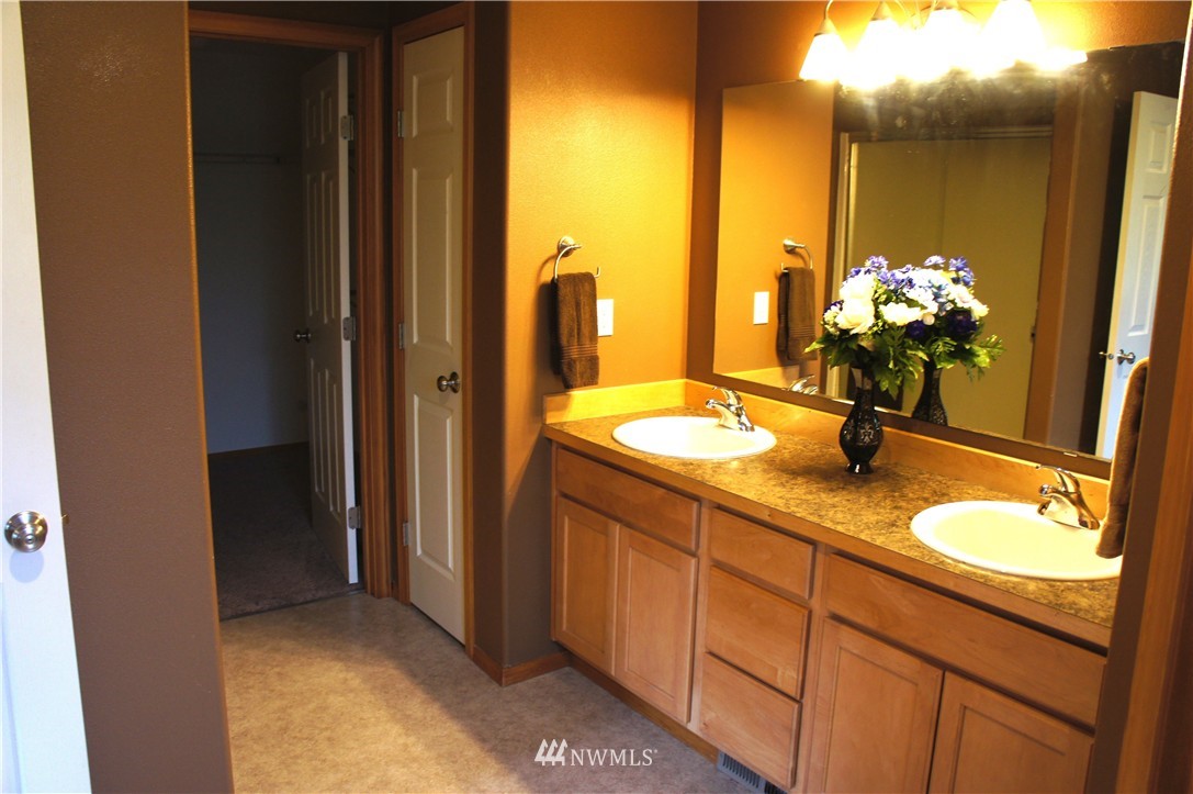 356 Yates Road Chehalis, WA 98532 - Photo 11 of 21 a bathroom with a granite countertop sink and a mirror