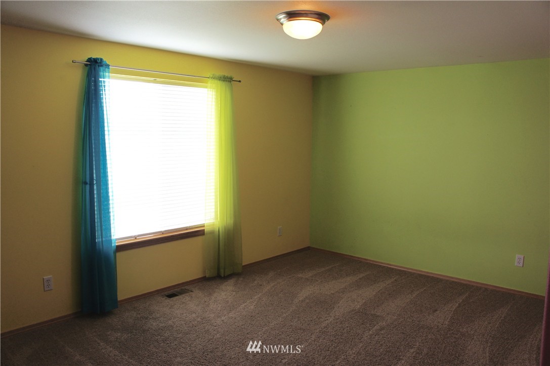 356 Yates Road Chehalis, WA 98532 - Photo 14 of 21 an empty room with windows