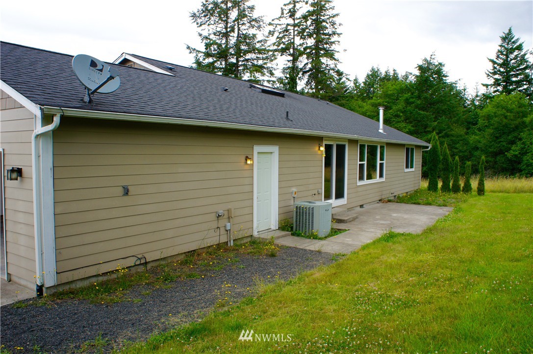 356 Yates Road Chehalis, WA 98532 - Photo 17 of 21 a view of a house with pool and a yard