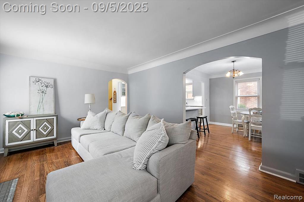 2151 Hawthorne Road Grosse Pointe Woods, MI 48236 - Photo 6 of 38