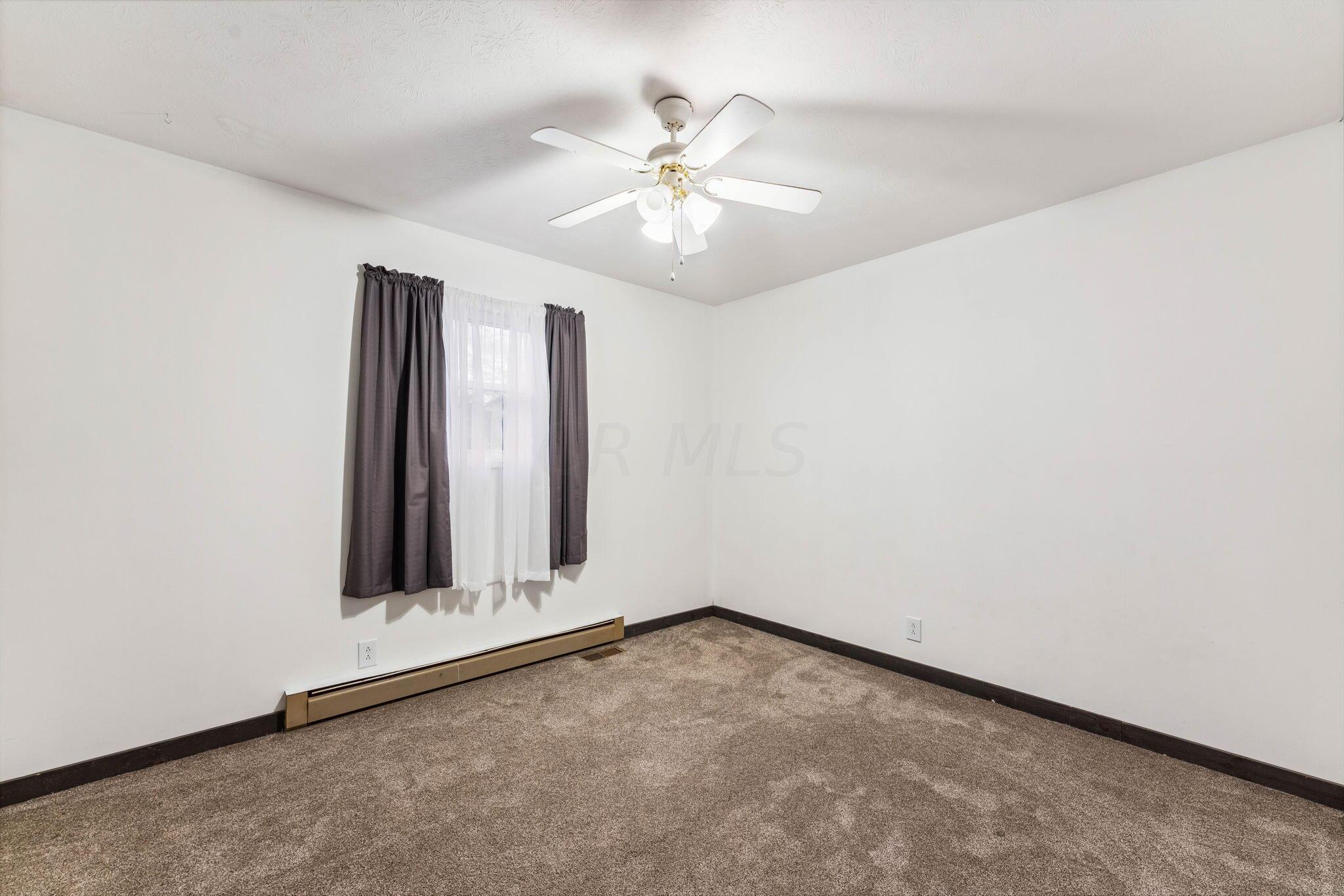 175 Helen Road Southwest Pataskala, OH 43062 - Photo 19 of 44 Bedroom 1