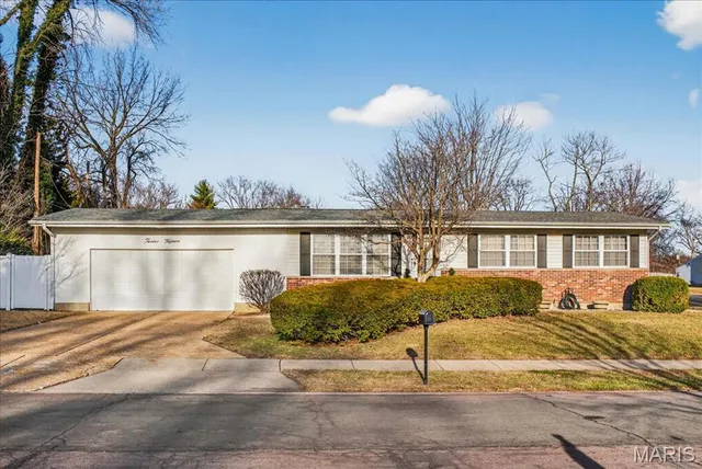 $239,900 | 1215 Kostka Lane, Florissant, MO 63031