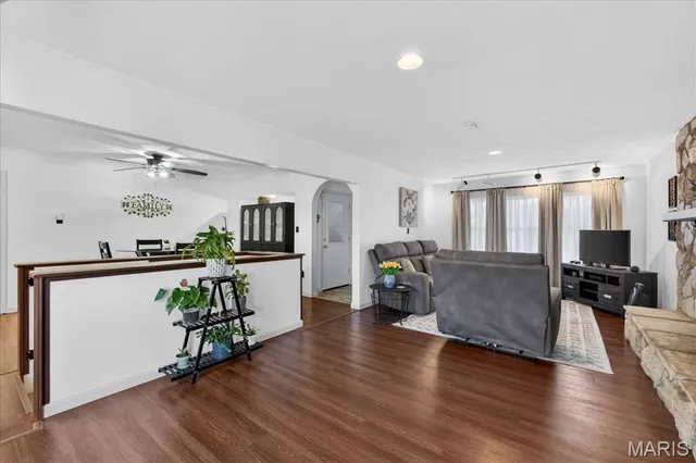 $239,900 | 1215 Kostka Lane, Florissant, MO 63031