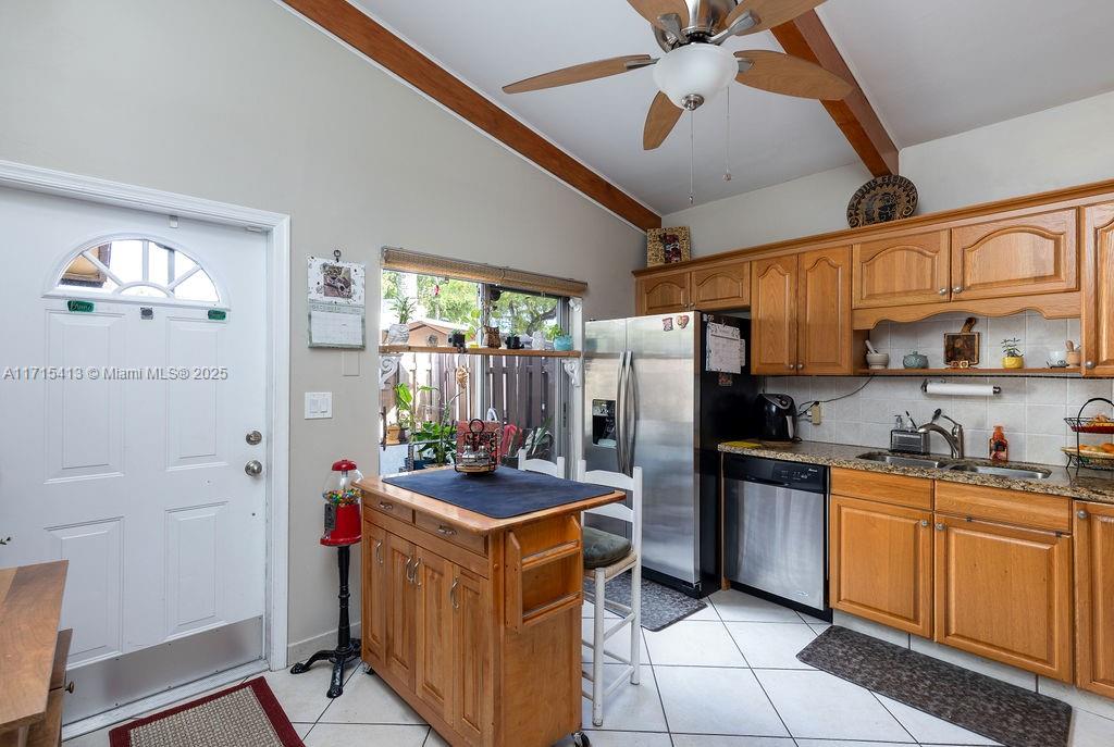 137 Fox Road, Unit 345 Hollywood, FL 33024 - Photo 12 of 19 Gallery Image 12