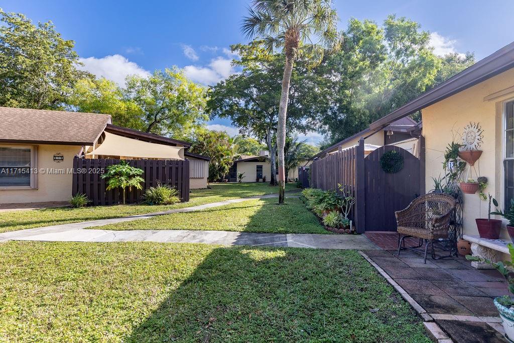 137 Fox Road, Unit 345 Hollywood, FL 33024 - Photo 3 of 19 Gallery Image 3