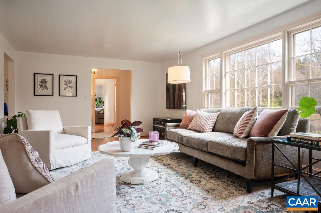 36 Canterbury Road Charlottesville, VA 22903 - Photo 3 of 25 Gallery Image 3