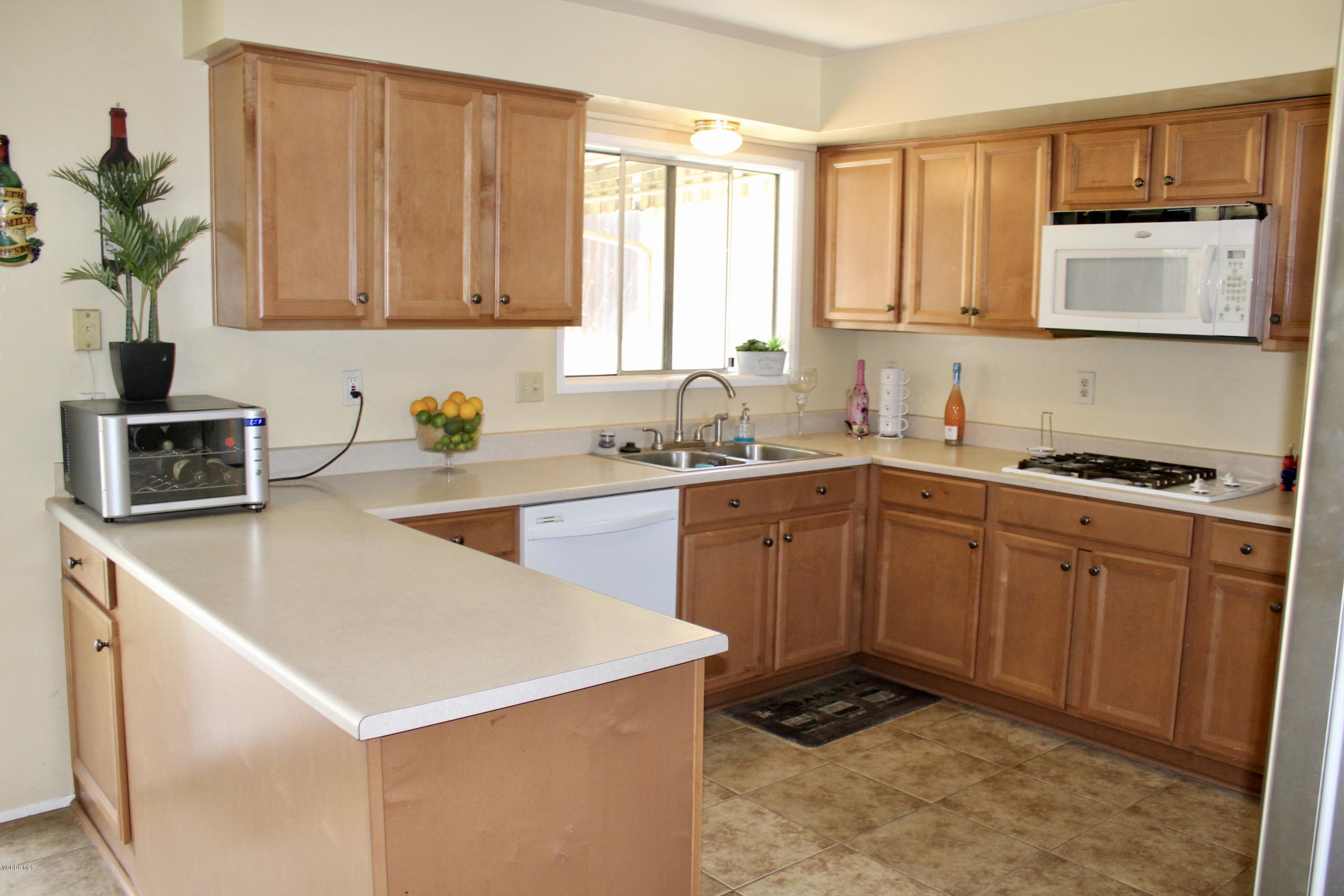 551 Keyser Rondo Camarillo, CA 93010 - Photo 3 of 7 Kitchen