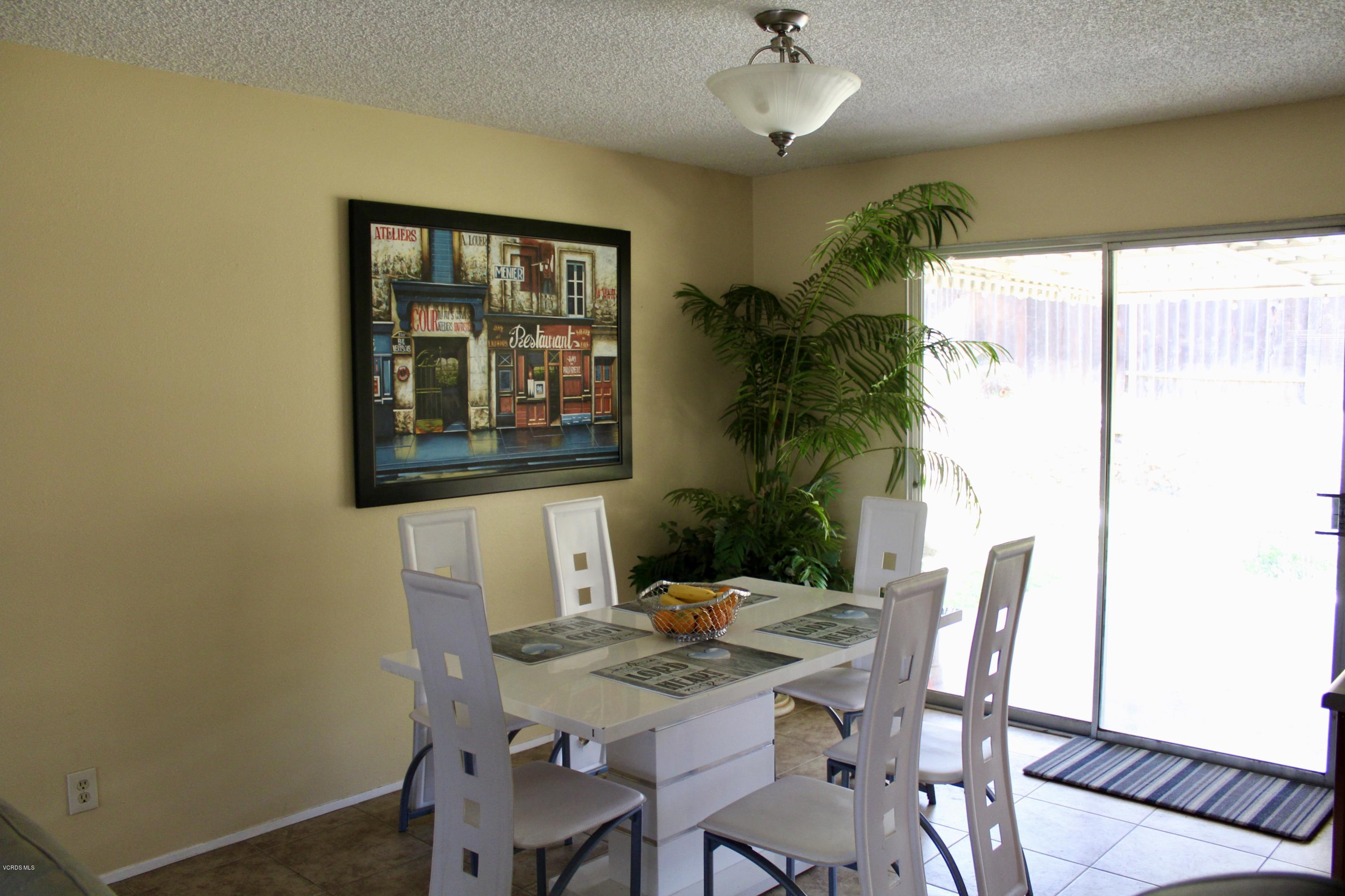 551 Keyser Rondo Camarillo, CA 93010 - Photo 4 of 7 Dining area