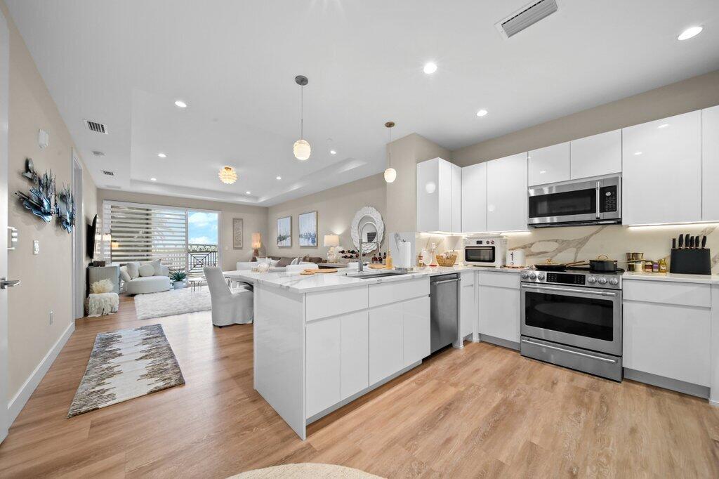 41 Southwest Seminole Street, Unit 205 Stuart, FL 34994 - Photo 8 of 35 openliving2.jpg-SMALL