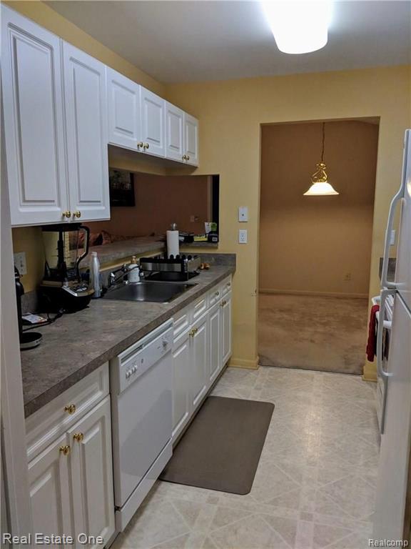 5365 Brookemonte Circle, Unit 328 Rochester, MI 48306 - Photo 6 of 12