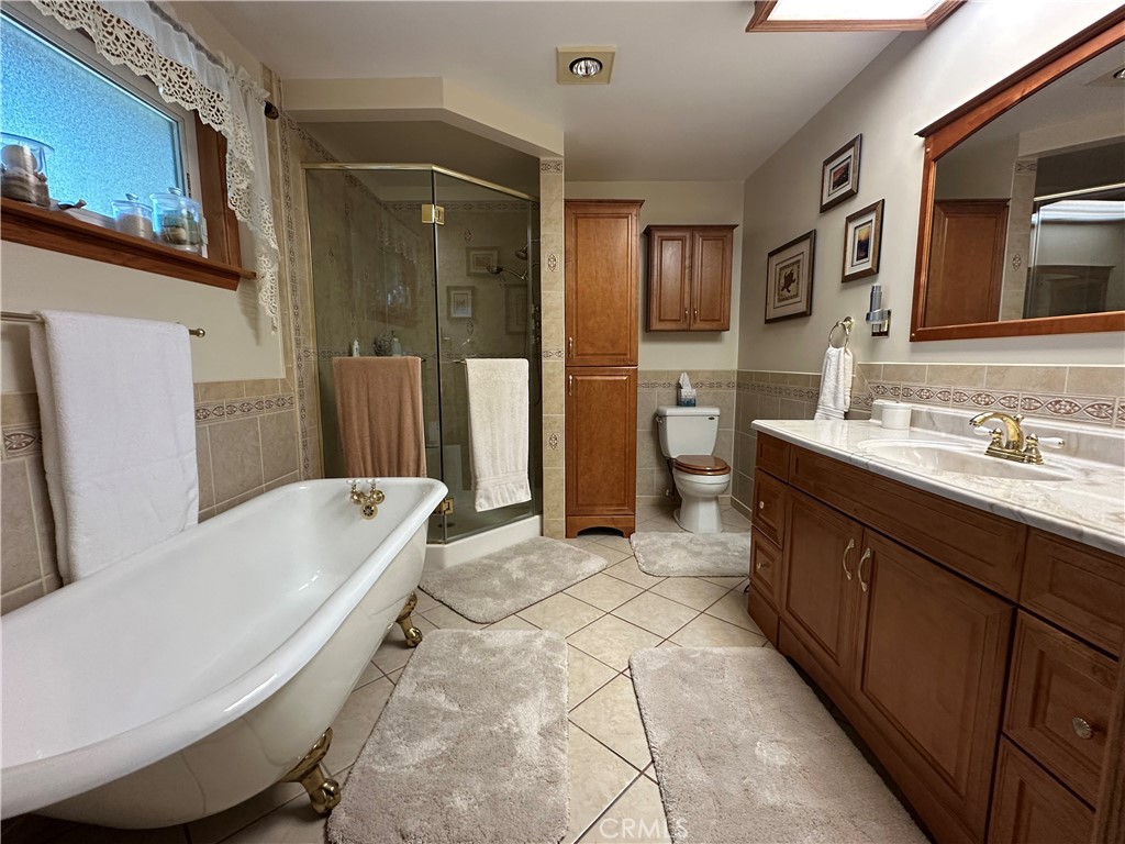 57260 Ramsey Road Anza, CA 92539 - Photo 36 of 46 a bathroom with a tub sink and mirror