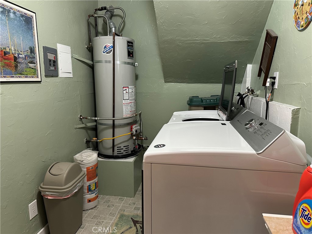57260 Ramsey Road Anza, CA 92539 - Photo 42 of 46 a bathroom with a toilet and a sink