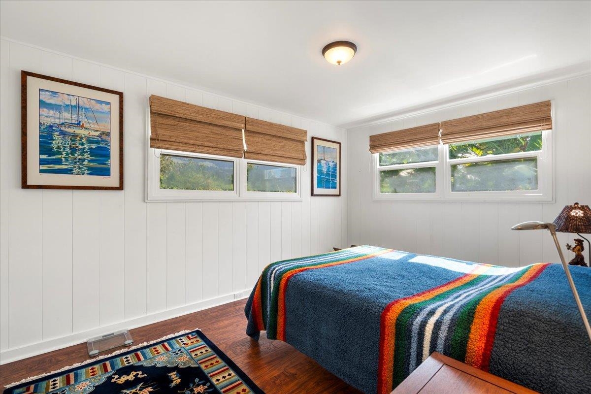 40 Pulehu Road Kula, HI 96790 - Photo 47 of 49 a bedroom with bed and a window