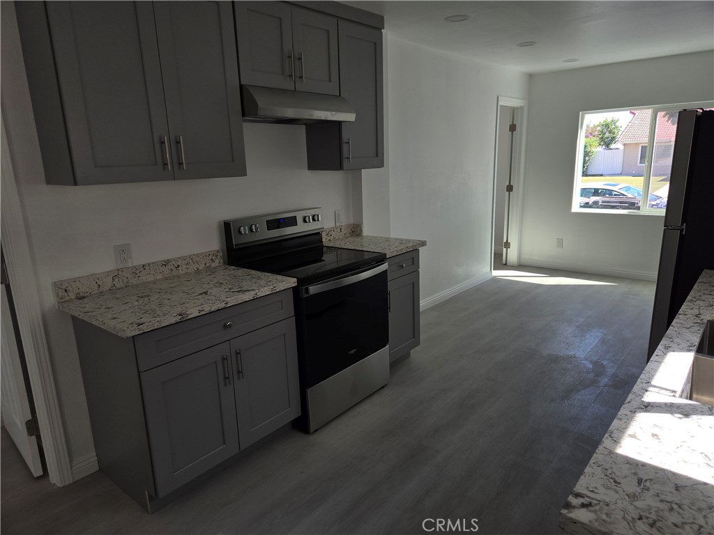 15721 Lake Ridge Road, Unit B Lake Elsinore, CA 92530 - Photo 2 of 8