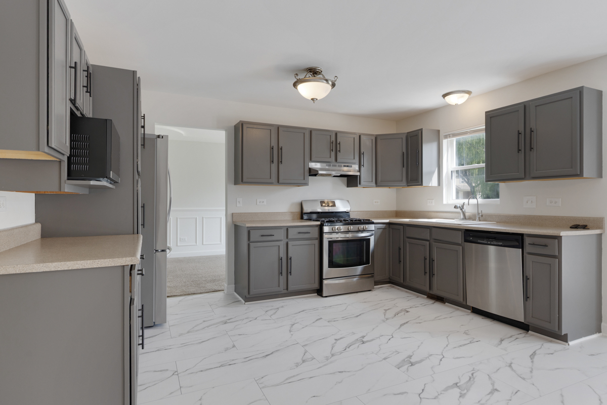 399 Fulton Street South Elgin, IL 60177 - Photo 4 of 36